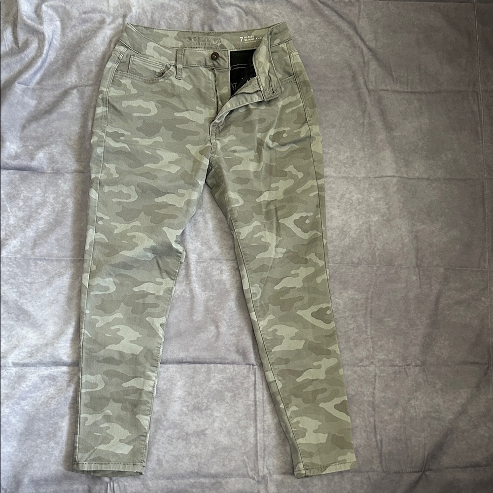 Arizona Ladies Camo Pants - size 7